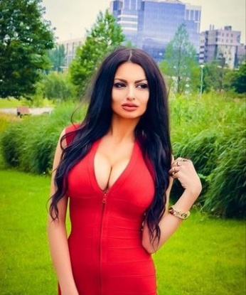 😘 У меня есть все возможности, чтобы сделать твои фантазии реальностью. 💋 Мои услуги предлагают максимальное удовольствие и релаксацию. 💦 С самого первого мгновения я обещаю увлекательное и страстное приключение. 💥 Все мои фото настоящие, каждая кривая воплощение собственной страсти. 🔥 Живу в самом сердце Москвы, готова встретиться в любое время и место. 🌃 У меня есть множество положительных отзывов от довольных клиентов. 🌟 Позволь мне стать твоим секретным удовольствием в Москве. 💫 Рада
