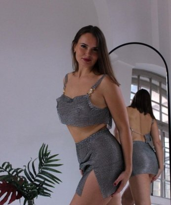Воплощение твоей мечты! 💋 Я опытная и умелая в постели, всегда найду особый подход к тебе. 🌟 У меня есть фото, чтобы ты мог оценить мою аппетитную фигурку и изящность движений. 💃🏻 Живу в Москве и с радостью перепутаю с тобой столицу страсти и наслаждения. 🏙️ Мои услуги широки и разнообразны – французский, классический и эротический массаж, стриптиз и многое другое. Обещаю, что ты получишь все, что только пожелаешь! 😉 Мои клиенты всегда остаются довольны и возвращаются ко мне снова. Реальные отзывы говорят сами за себя! 🌟 Жду твоего звонка, чтобы дарить тебе незабываемые моменты наслаждения и удовольствия. 📞 Евгения