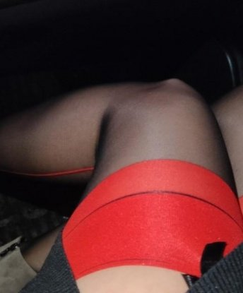 Воплощение твоей мечты! 💋 Я опытная и умелая в постели, всегда найду особый подход к тебе. 🌟 У меня есть фото, чтобы ты мог оценить мою аппетитную фигурку и изящность движений. 💃🏻 Живу в Москве и с радостью перепутаю с тобой столицу страсти и наслаждения. 🏙️ Мои услуги широки и разнообразны – французский, классический и эротический массаж, стриптиз и многое другое. Обещаю, что ты получишь все, что только пожелаешь! 😉 Мои клиенты всегда остаются довольны и возвращаются ко мне снова. Реальные отзывы говорят сами за себя! 🌟 Жду твоего звонка, чтобы дарить тебе незабываемые моменты наслаждения и удовольствия. 📞 Евгения